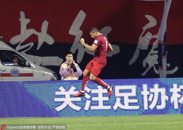 12月27日讯 据记者Matteo Moretto透露，莱比锡中场莫里巴正与赫塔费深入商谈加盟事宜。